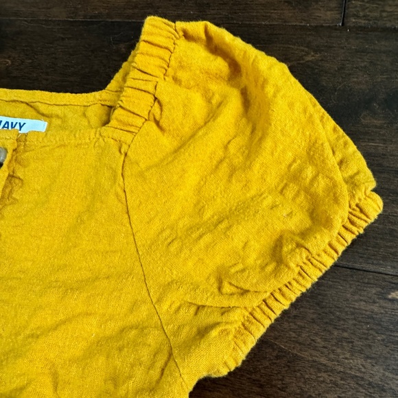 OLD NAVY | Seersucker Puff-Sleeve Button-Front Dress for Toddler Girls - Picture 3 of 5